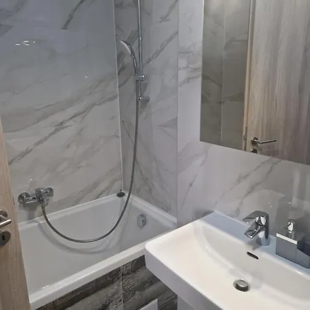 Apartament Coresi Avantgarden